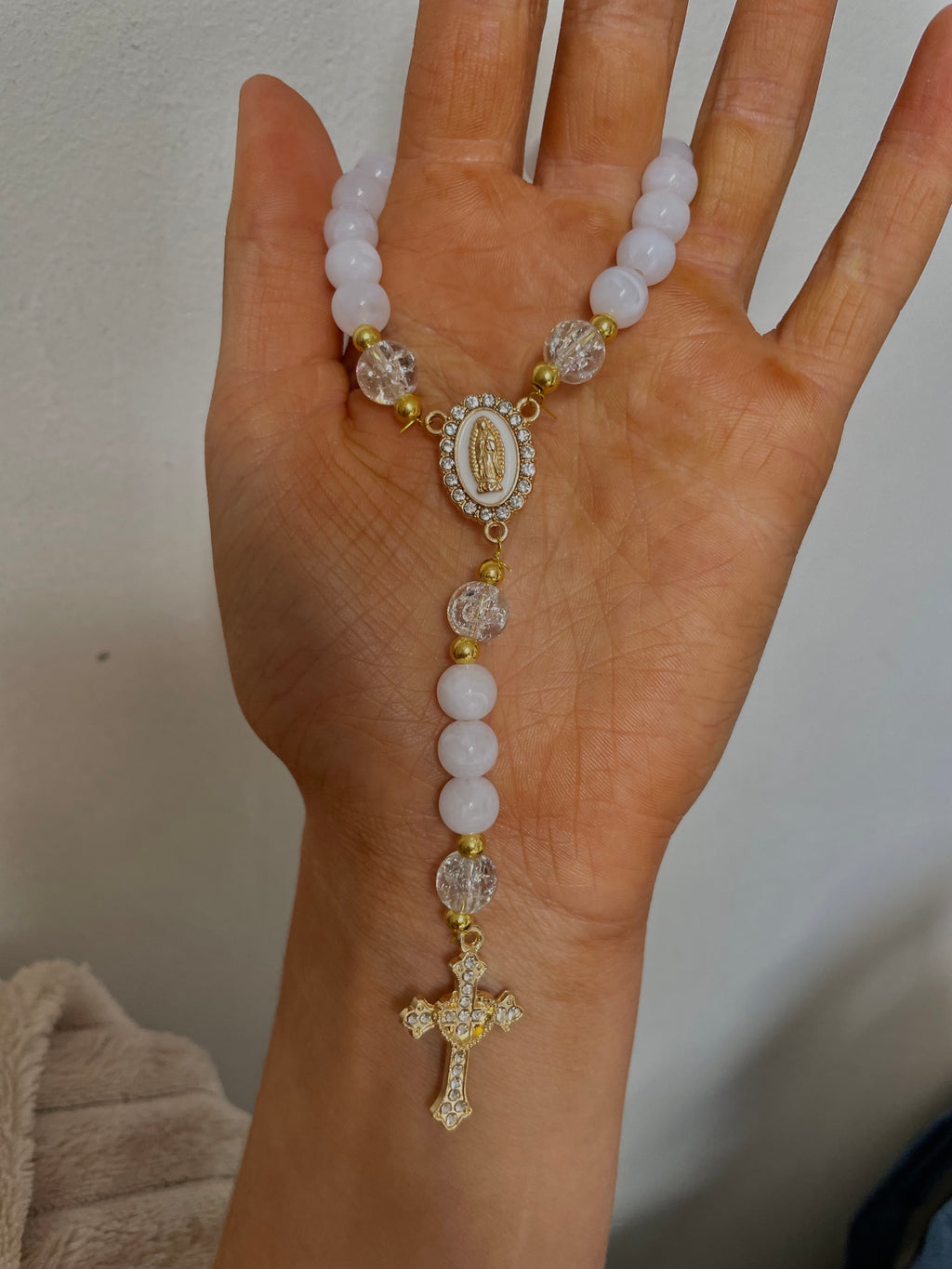 Chapelet blanc et transparent