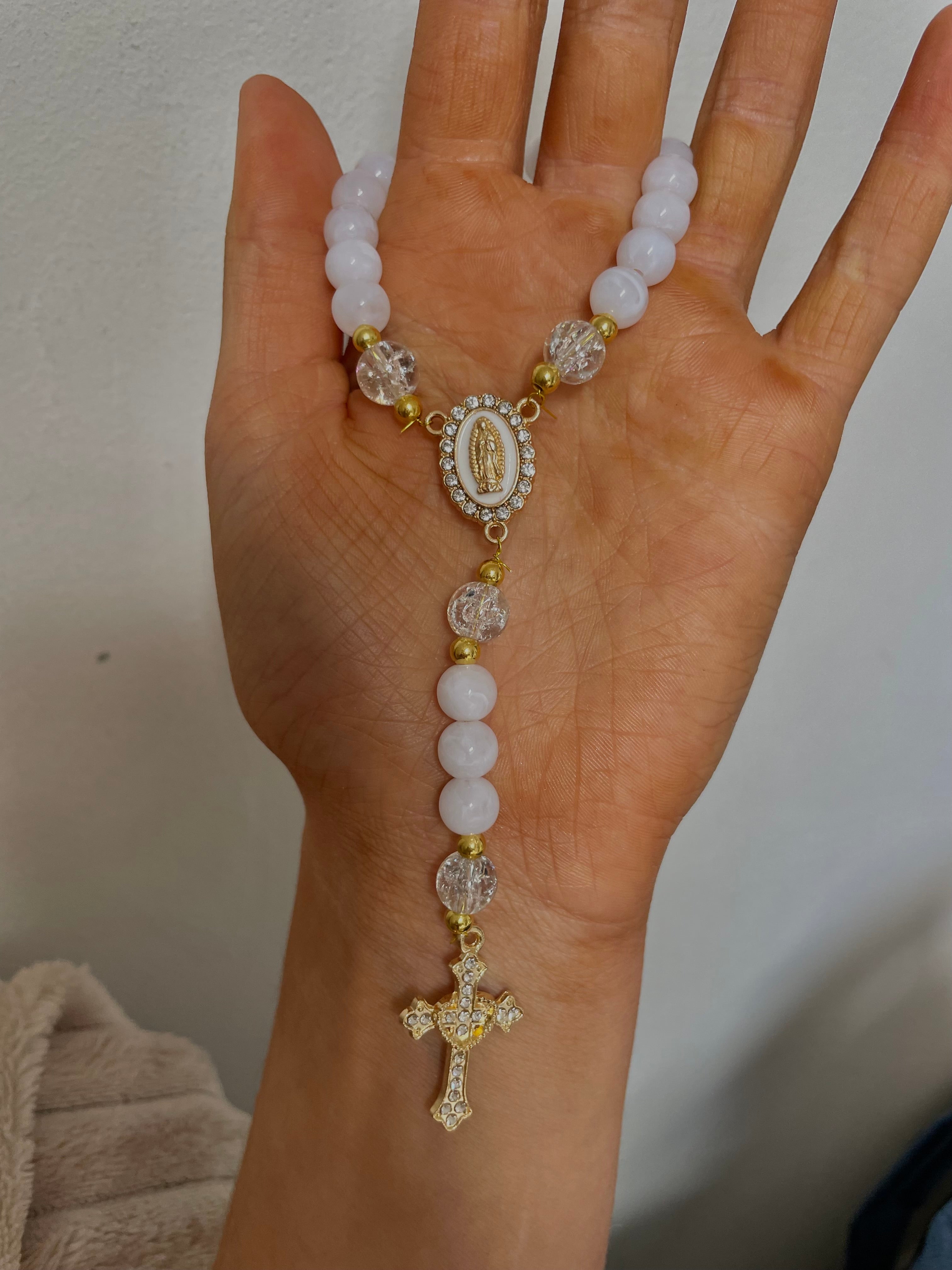 Chapelet blanc et transparent